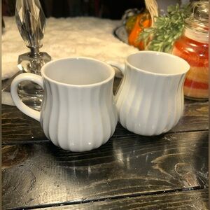 1/2off Rare made in Japan vintage Colette Cream Ribbed stoneware
Mugs Set Of 2
